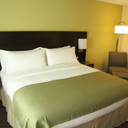 Holiday Inn Greensboro Coliseum By Ihg Exterior foto