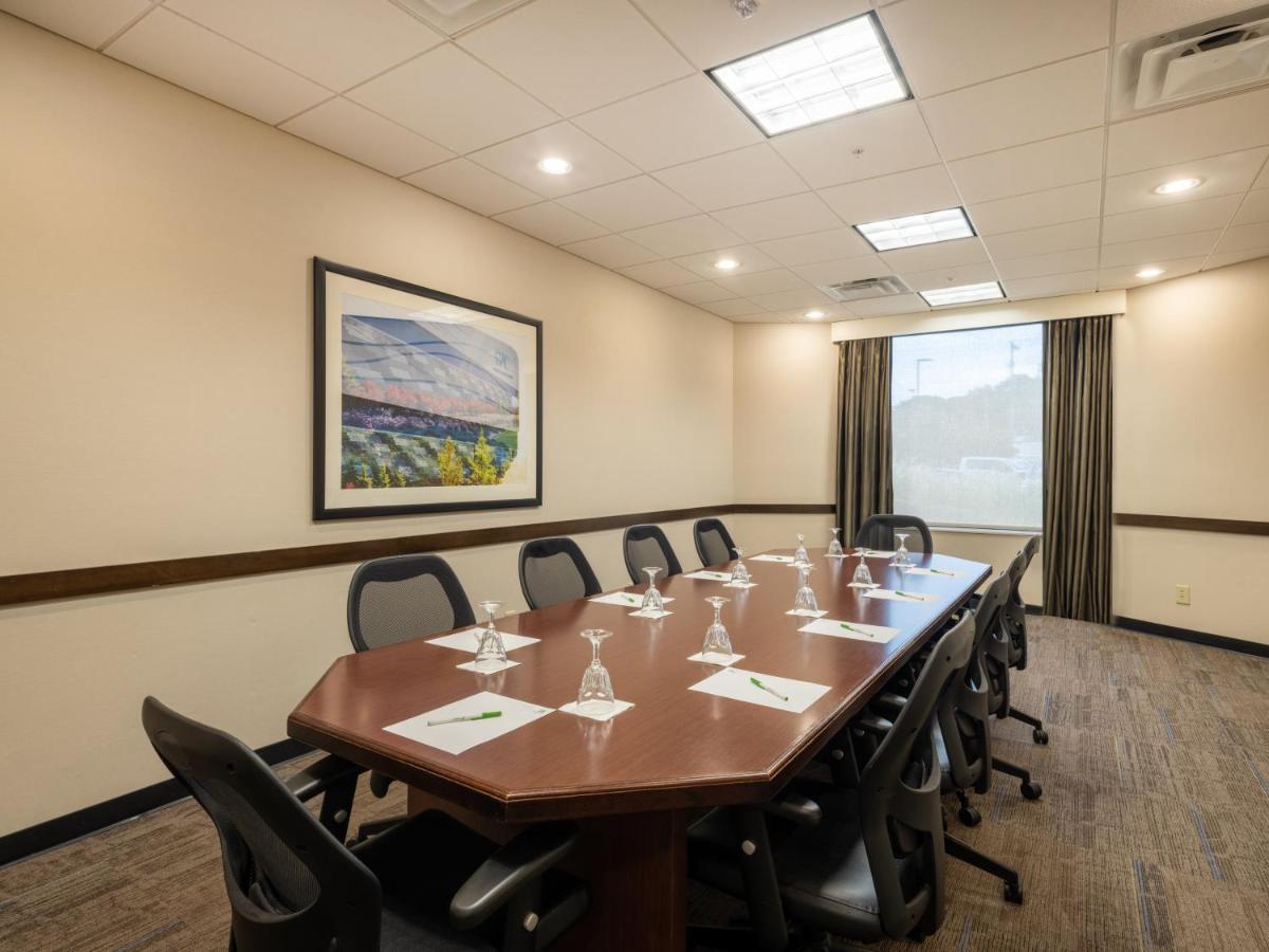 Holiday Inn Greensboro Coliseum By Ihg Exterior foto