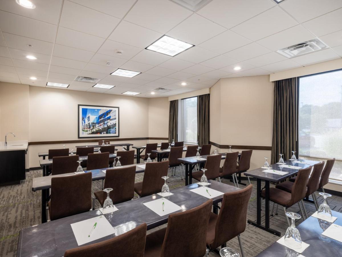 Holiday Inn Greensboro Coliseum By Ihg Exterior foto