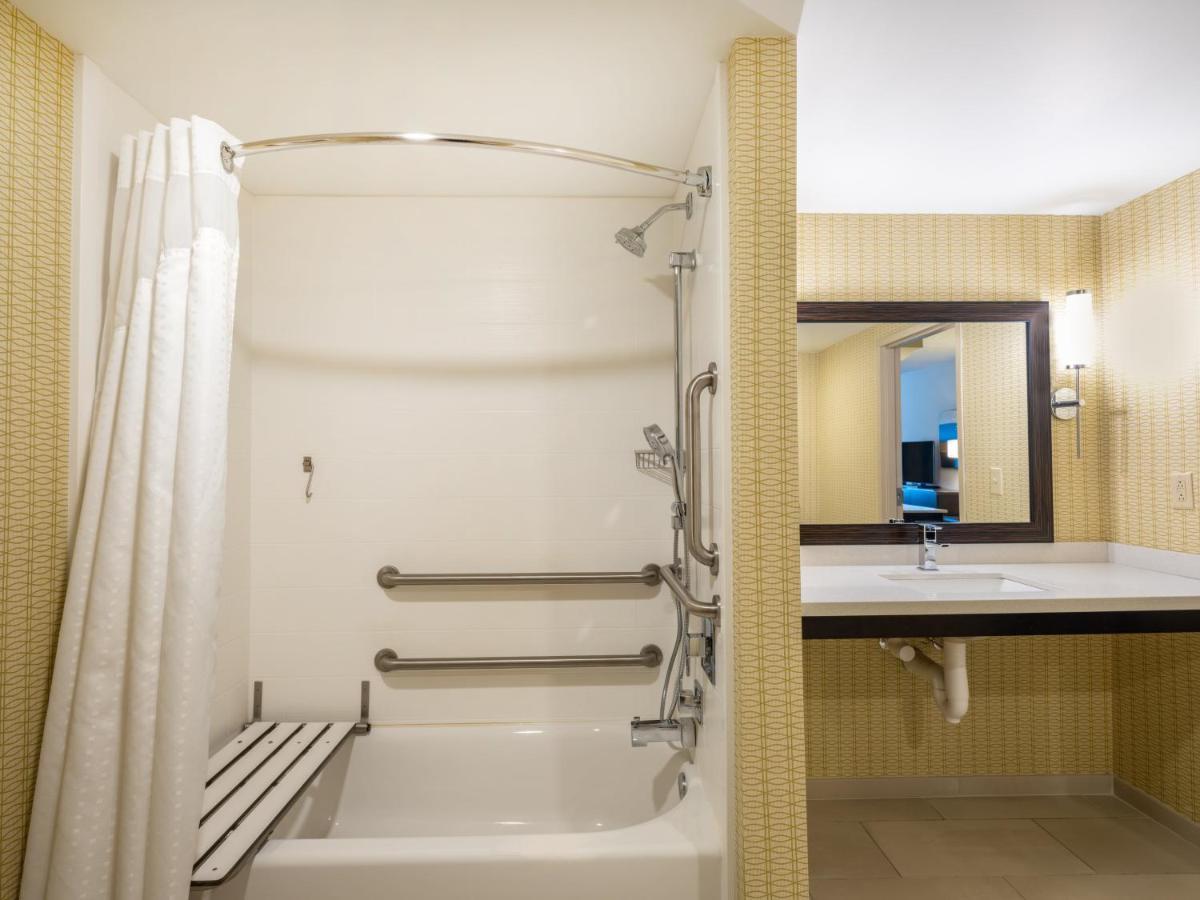Holiday Inn Greensboro Coliseum By Ihg Exterior foto